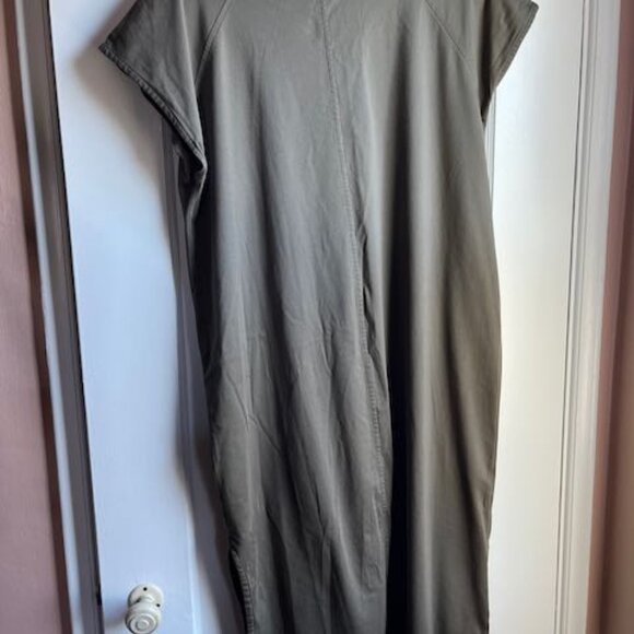 Everlane The Luxe Cotton Side-slit Tee Dress in Olive - Picture 3 of 3